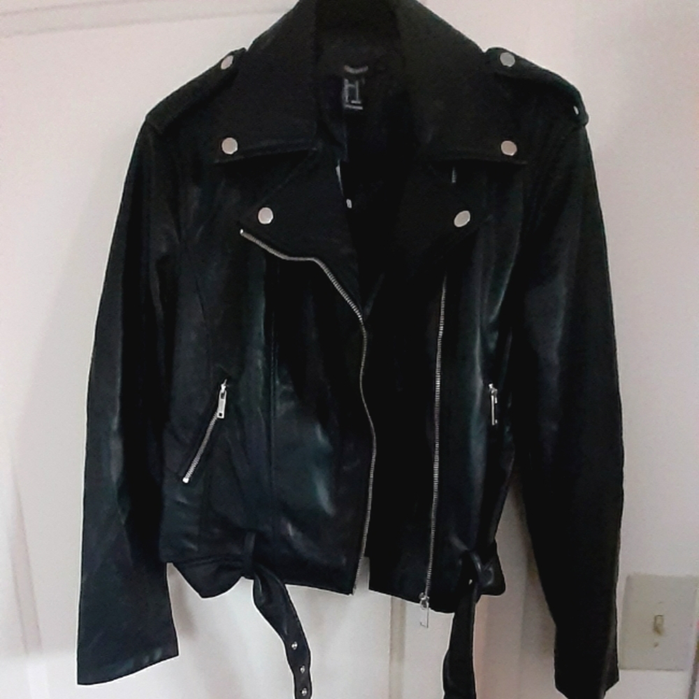 NWT Womens F21 biker style Jacket in Size:Small